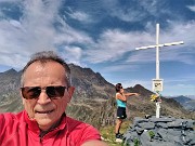 32 Alla croce della Cima di Mezzeno (2230 m) dedicata a Papa Giovanni Paolo II